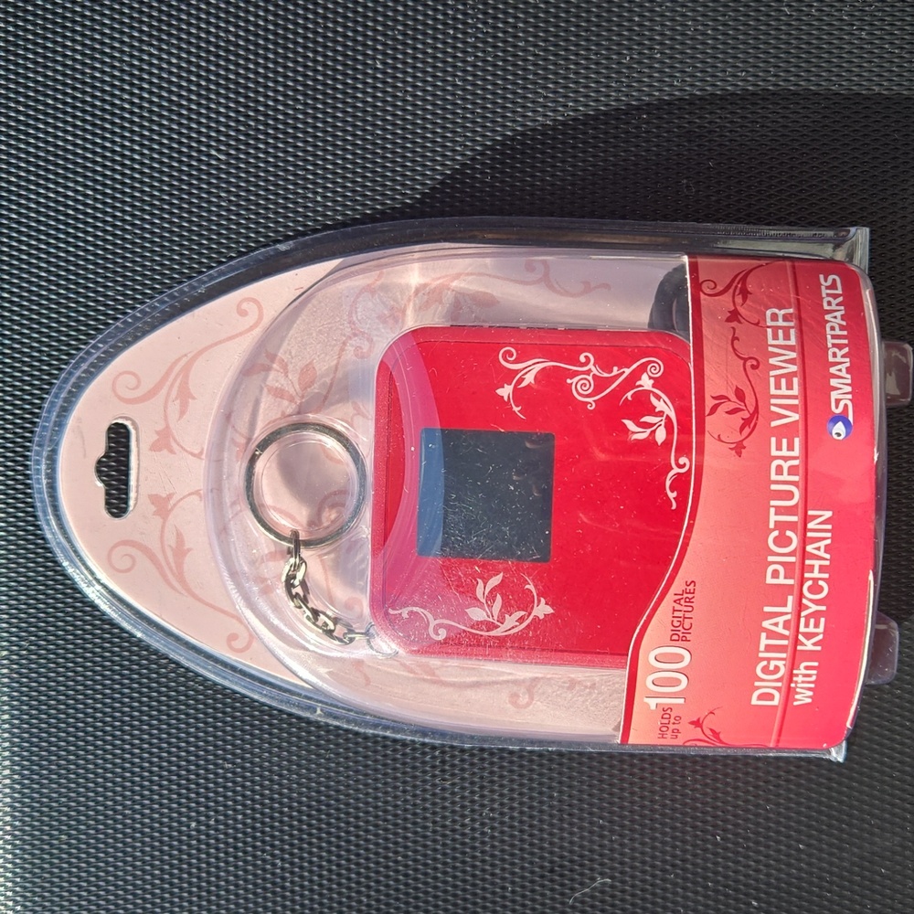 Smartparts Red Digital Picture Viewer Keychain